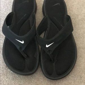 Nike comfort footbed sandals